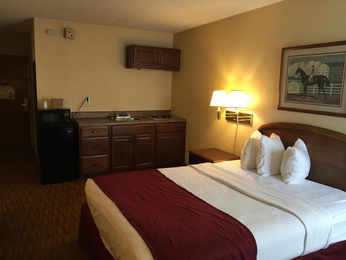 Econo Lodge Inn & Suites Radford-Blacksburg Area Экстерьер фото
