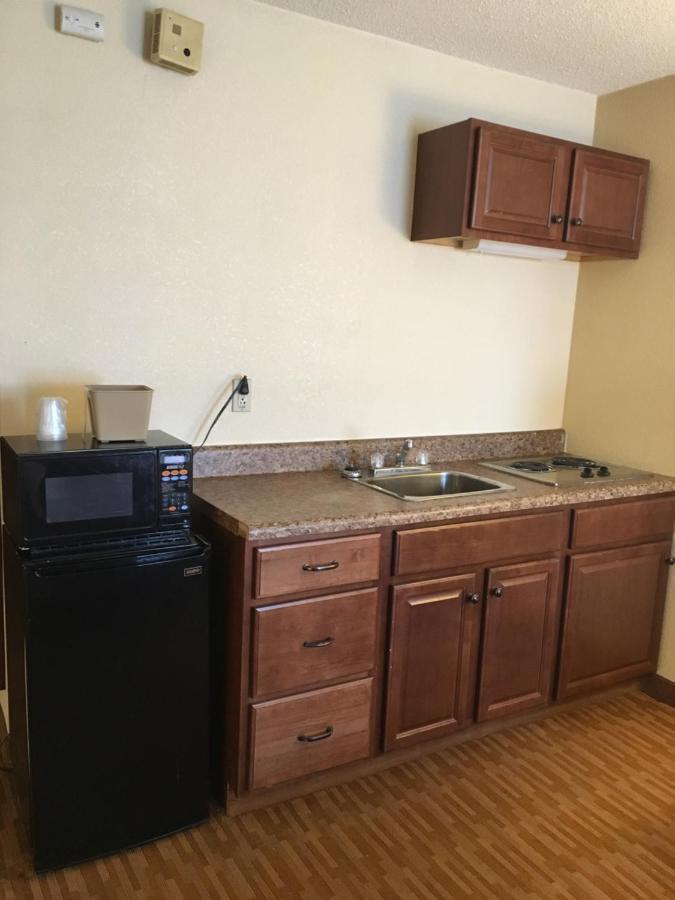 Econo Lodge Inn & Suites Radford-Blacksburg Area Экстерьер фото