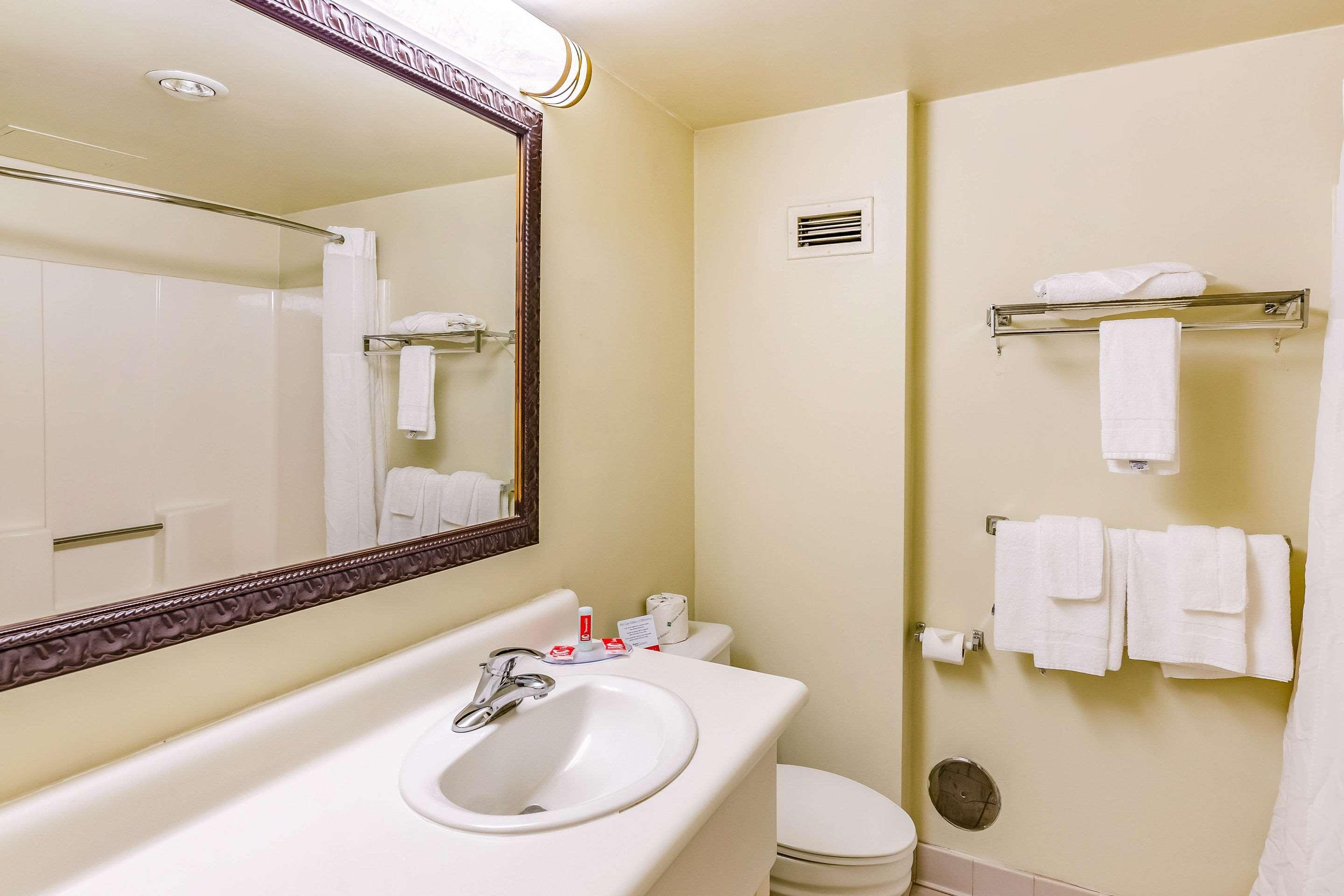 Econo Lodge Inn & Suites Radford-Blacksburg Area Экстерьер фото