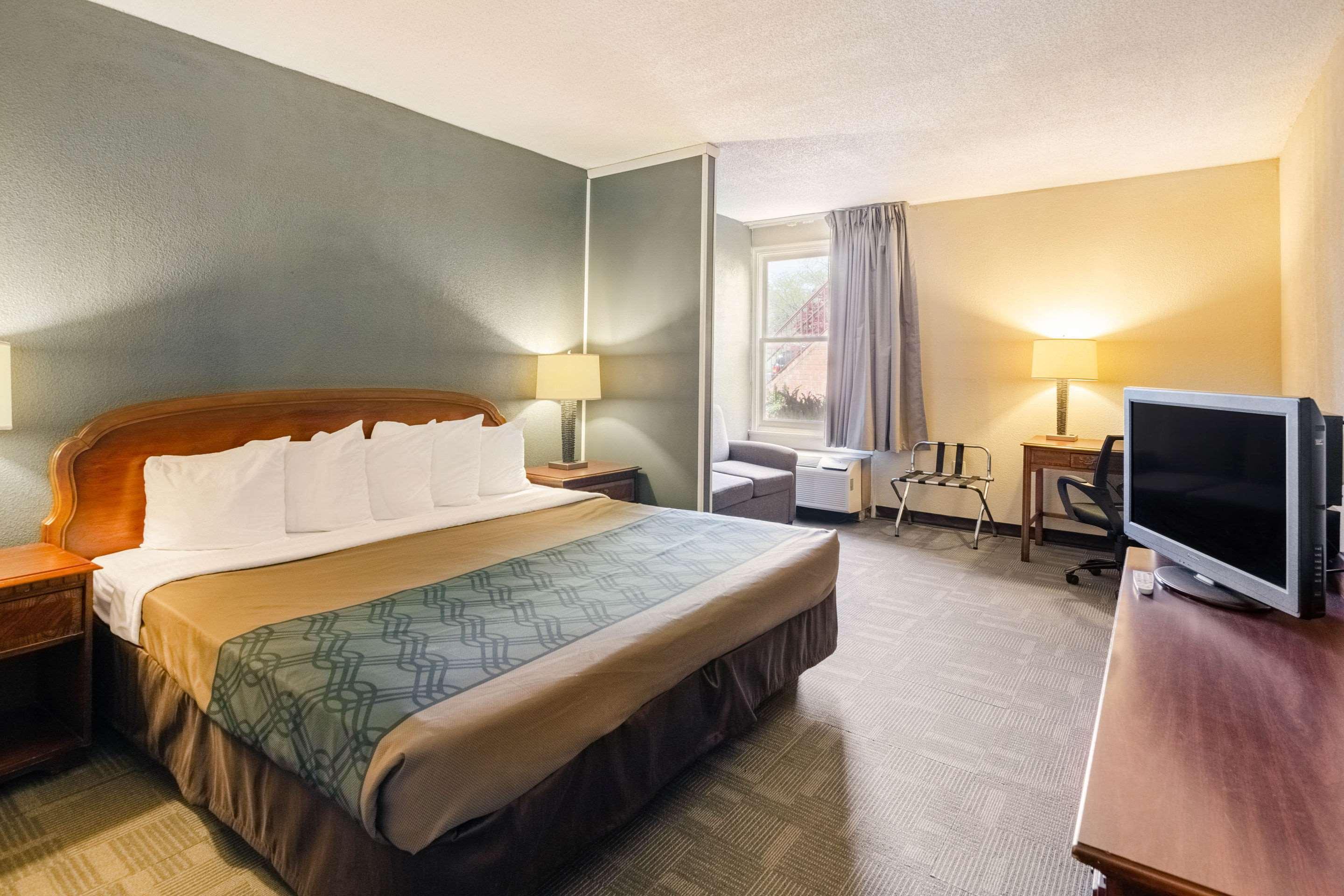 Econo Lodge Inn & Suites Radford-Blacksburg Area Экстерьер фото