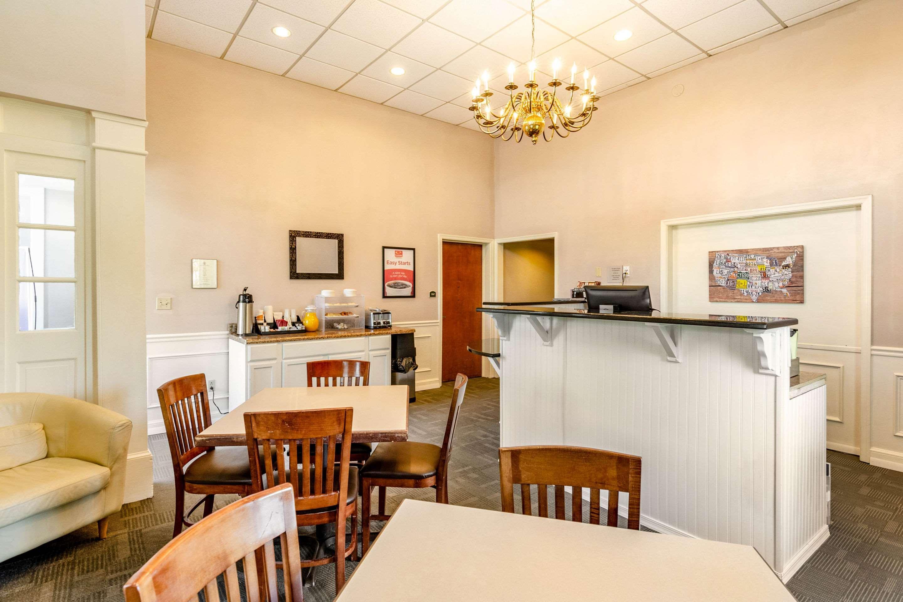 Econo Lodge Inn & Suites Radford-Blacksburg Area Экстерьер фото