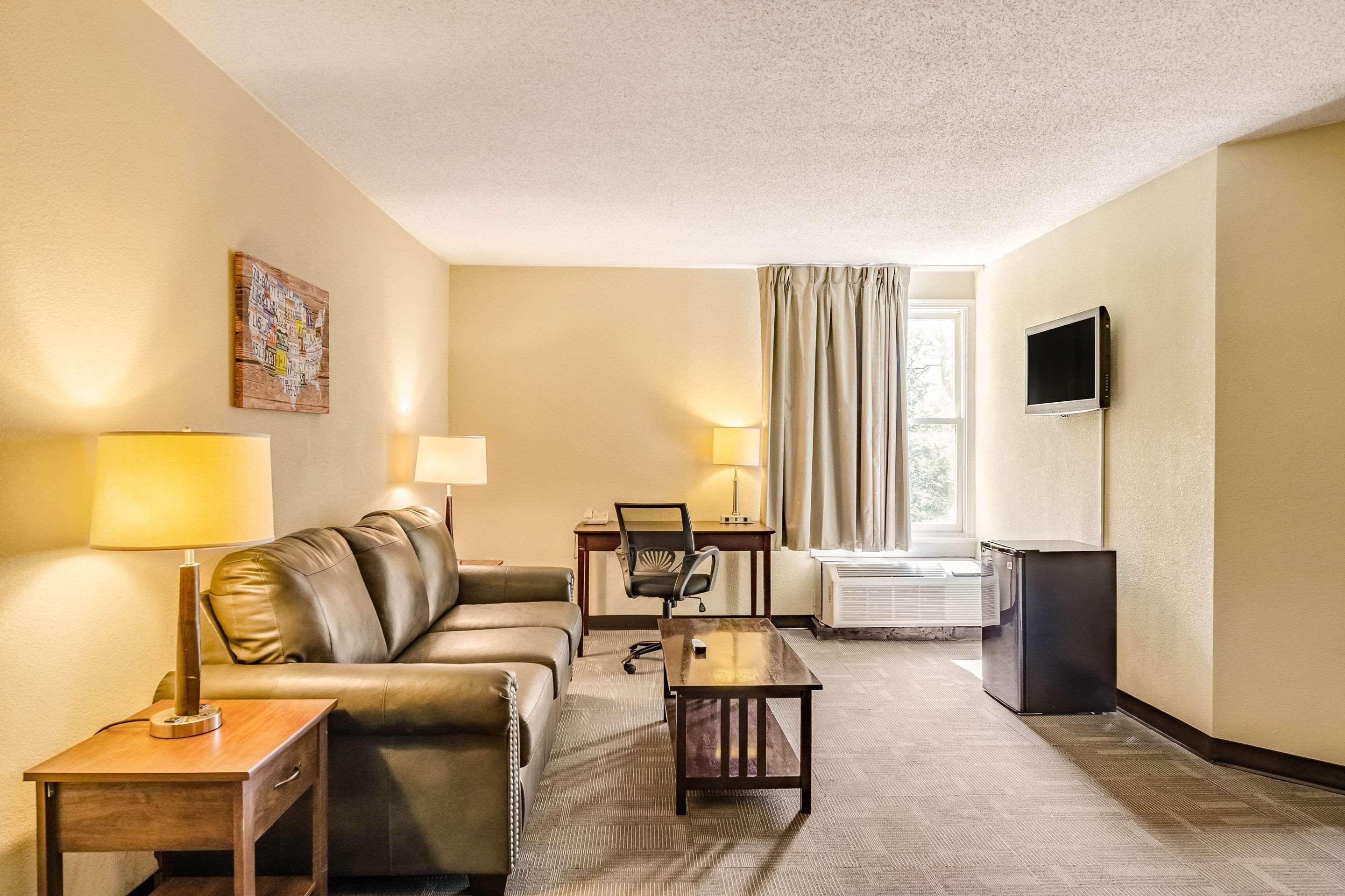 Econo Lodge Inn & Suites Radford-Blacksburg Area Экстерьер фото