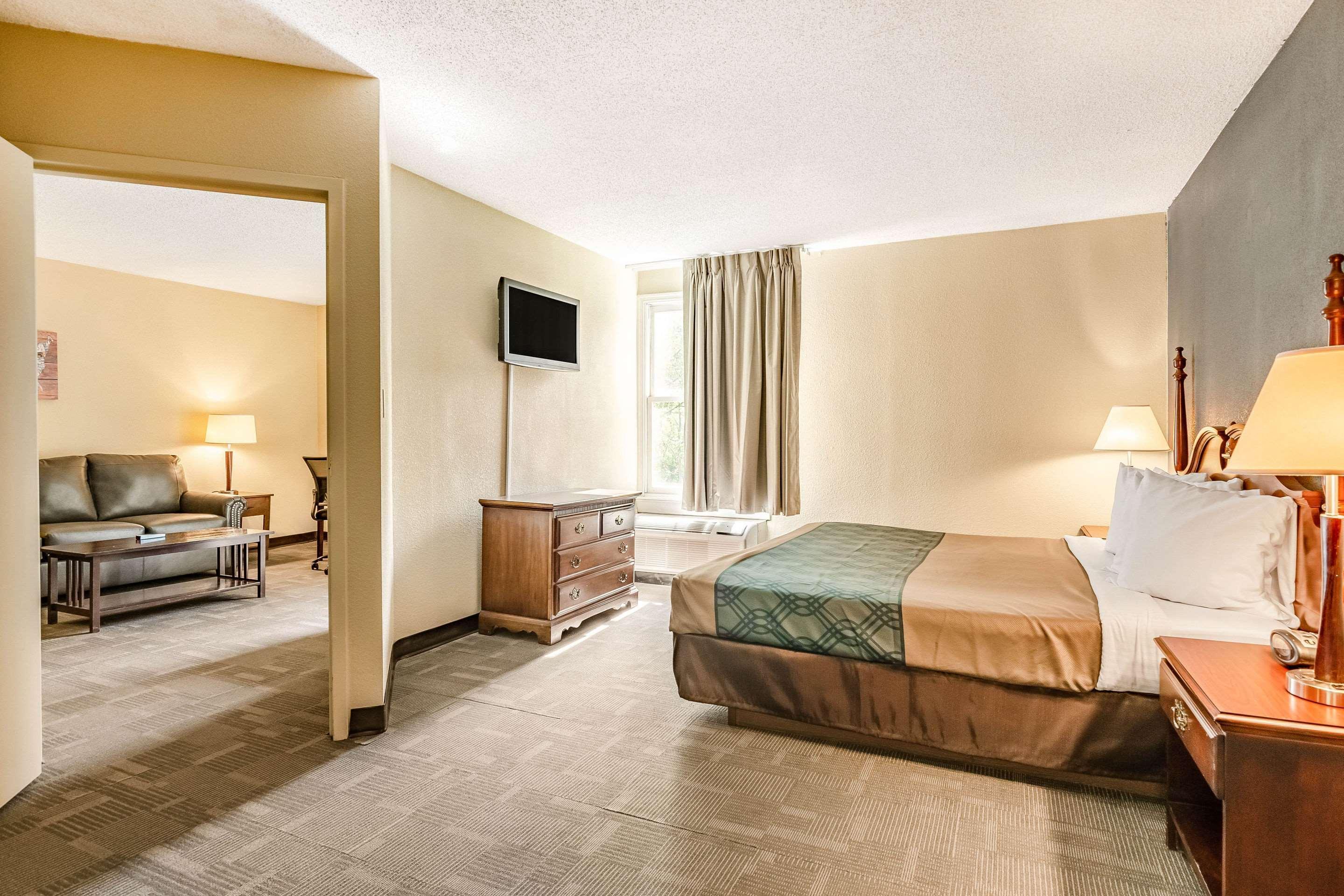 Econo Lodge Inn & Suites Radford-Blacksburg Area Экстерьер фото