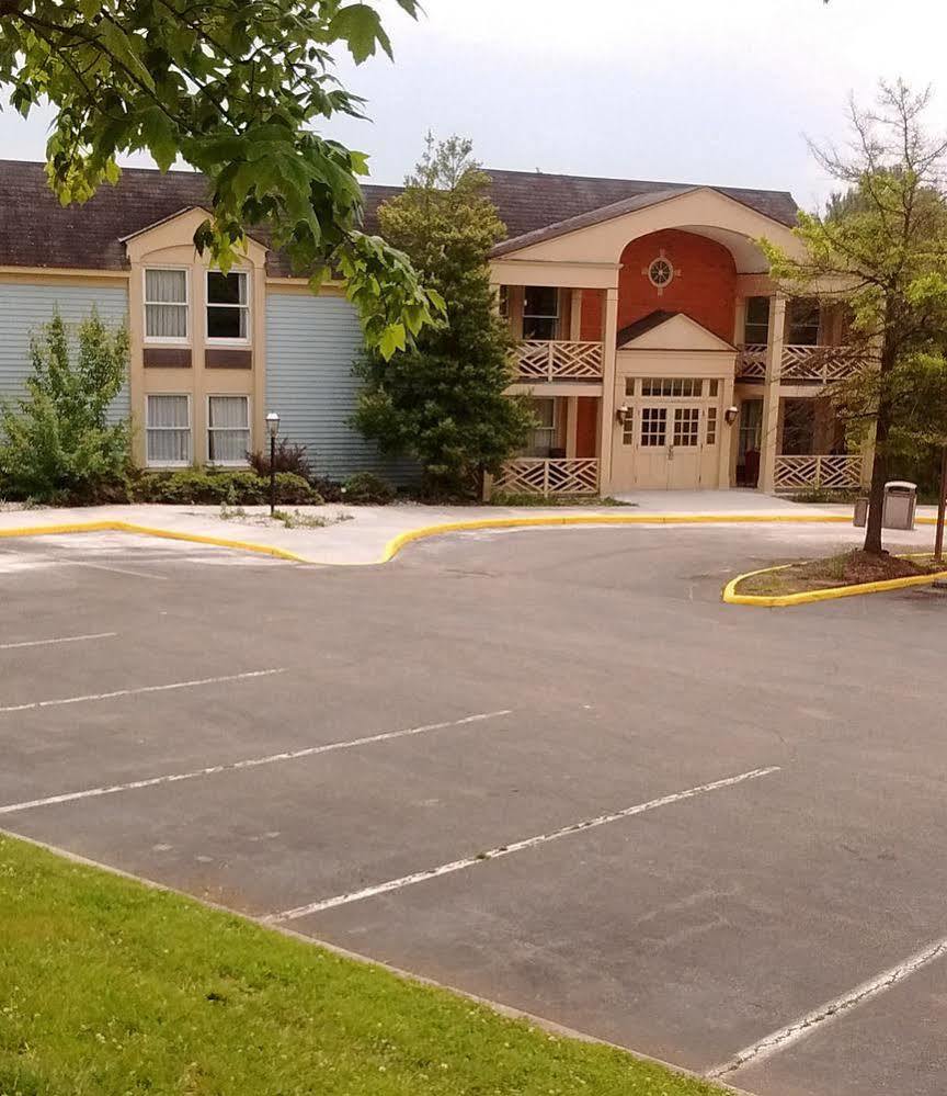 Econo Lodge Inn & Suites Radford-Blacksburg Area Экстерьер фото